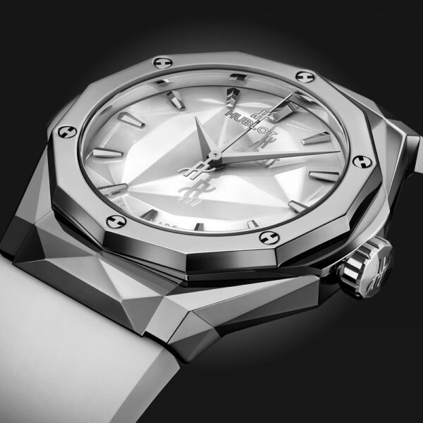 Hublot Часы Сlassic Fusion Orlinski Titanium White 550.NS.2200.RW.ORL20